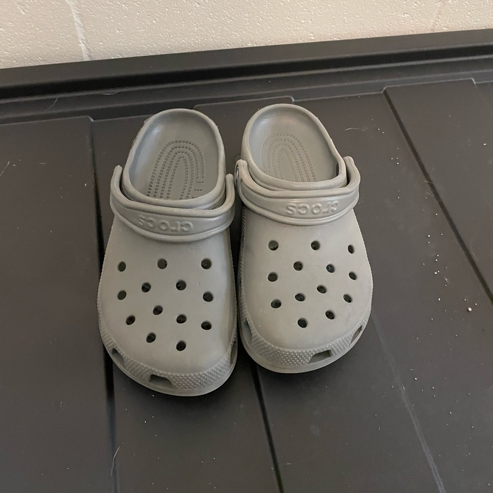 Women’s gray crocs